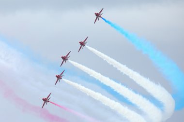 raf hava gösterisinde tallinn, Estonya - 23 Temmuz. Kraliyet Hava Kuvvetleri Kırmızı oklar raf air show tallin olay, 23 Temmuz 2013