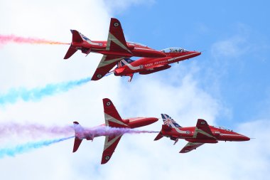 raf hava gösterisinde tallinn, Estonya - 23 Temmuz. Kraliyet Hava Kuvvetleri Kırmızı oklar raf air show tallin olay, 23 Temmuz 2013
