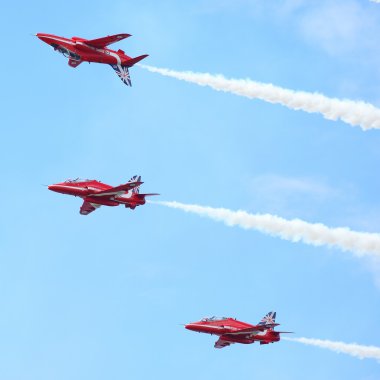 raf hava gösterisinde tallinn, Estonya - 23 Temmuz. Kraliyet Hava Kuvvetleri Kırmızı oklar raf air show tallin olay, 23 Temmuz 2013
