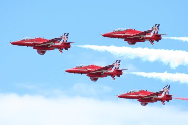 raf hava gösterisinde tallinn, Estonya - 23 Temmuz. Kraliyet Hava Kuvvetleri Kırmızı oklar raf air show tallin olay, 23 Temmuz 2013