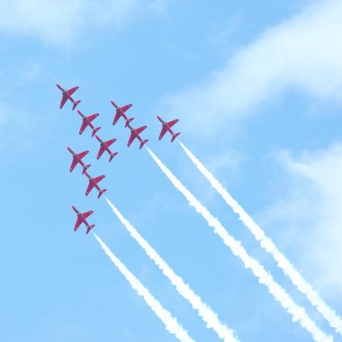 raf hava gösterisinde tallinn, Estonya - 23 Temmuz. Kraliyet Hava Kuvvetleri Kırmızı oklar raf air show tallin olay, 23 Temmuz 2013