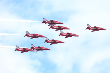 raf hava gösterisinde tallinn, Estonya - 23 Temmuz. Kraliyet Hava Kuvvetleri Kırmızı oklar raf air show tallin olay, 23 Temmuz 2013