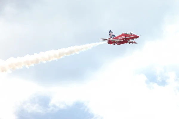 Show aéreo da RAF em Tallinn, Estónia - JULHO 23. Royal Air Force Red Arrows RAF Air Show TALLIN evento, Julho 23, 2013 — Fotografia de Stock