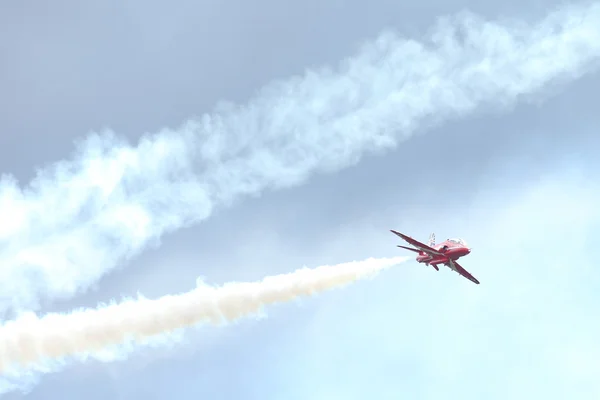 Show aéreo da RAF em Tallinn, Estónia - JULHO 23. Royal Air Force Red Arrows RAF Air Show TALLIN evento, Julho 23, 2013 — Fotografia de Stock