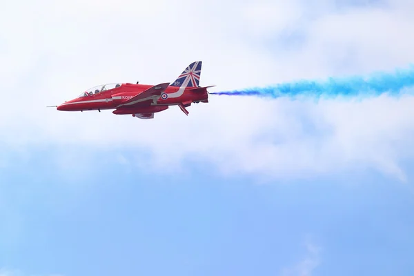 RAF luchtshow in tallinn, Estland - 23 juli. Koninklijke Luchtmacht rode pijlen raf lucht Toon tallin gebeurtenis, 23 juli 2013 — Stockfoto