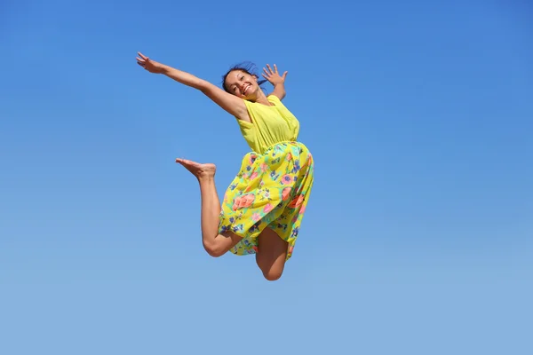 Young woman in summer dress jumping — Stock Photo, Image