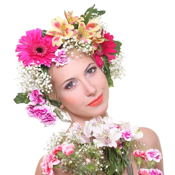 Portrait de beauté avec une tête fleurie — Photo