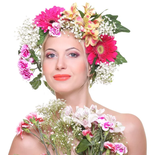 Retrato de belleza con una cabeza florecida — Foto de Stock