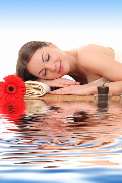 Young healthy girl relaxing in spa — Stock Photo, Image