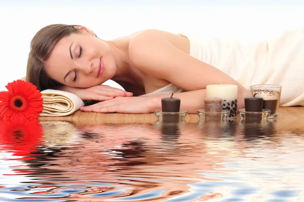 Young beautiful woman in spa environment. — Stock Photo, Image