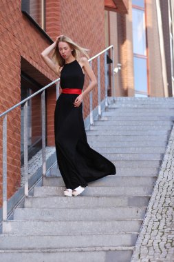 Sokaklardaki güzel ince model