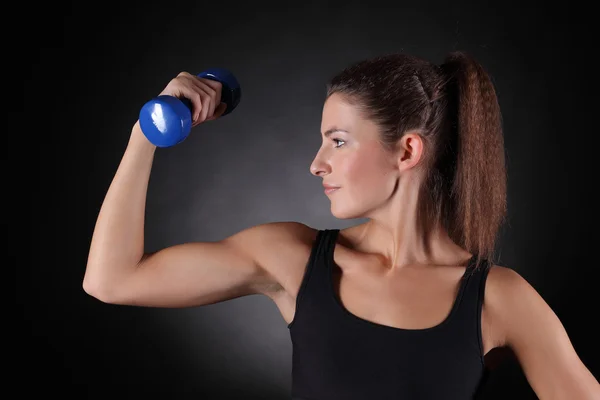 Beautiful sporty woman working out with dumbbells — Stock Photo, Image