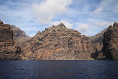 Los Gigantes kayalıklarla