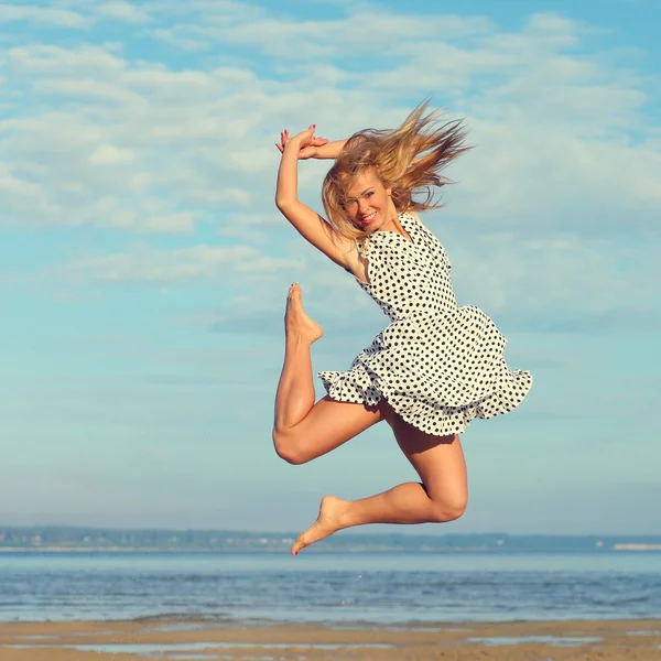 Menina bonita no mar — Fotografia de Stock