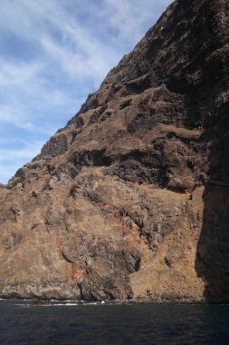 Los Gigantes kayalıklarla