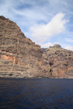 Los Gigantes kayalıklarla