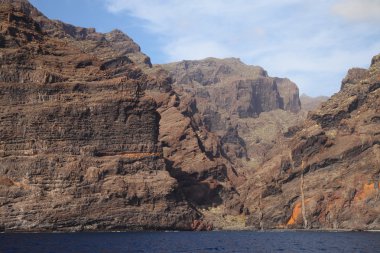 Los Gigantes kayalıklarla