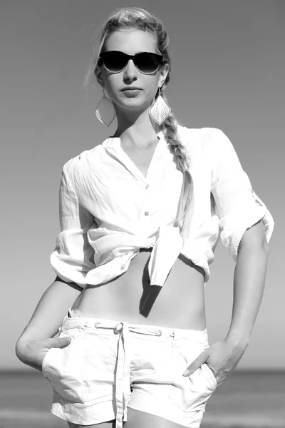 Preto retrato branco de uma mulher sexy — Fotografia de Stock