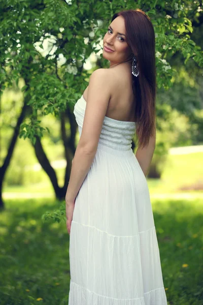 Portrait of a beautiful girl on the nature — Stock Photo, Image