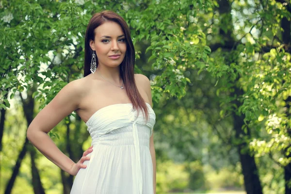 Portrait of a beautiful girl on the nature — Stock Photo, Image