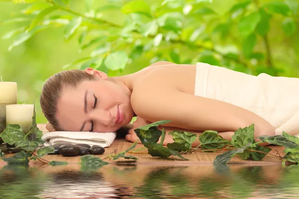 Beautiful and healthy woman getting spa treatment — Stock Photo, Image