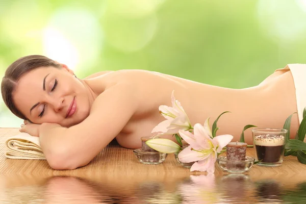 Mooi en gezond vrouw krijgen spa-behandeling — Stockfoto