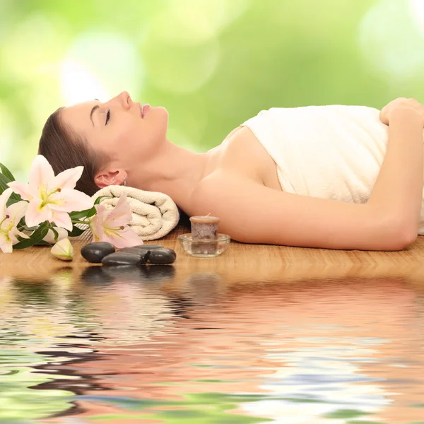 Beautiful and healthy woman getting spa treatment — Stock Photo, Image