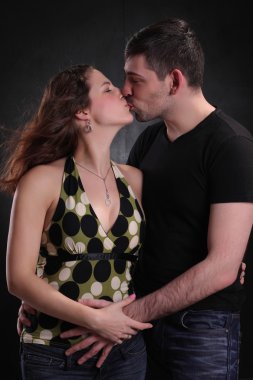  erkek ve kadın mutlu birlikte