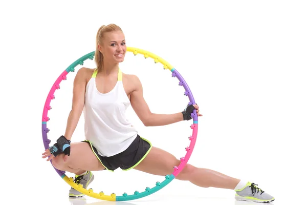 Hula hoop tutan kadın — Stok fotoğraf