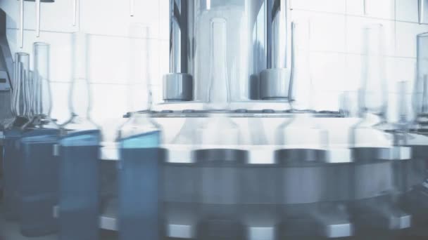Automatische Fabrikmaschine zum Abfüllen von Fläschchen mit Impfstoffen und Medikamenten 3D — Stockvideo