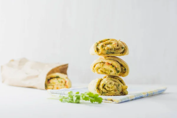 Home made buns with garlic, green parsley and sweet pepper in a napkin white background. — Stock Image Home Made Buns Garlic Green Parsley Sweet Pepper Napkin White Stock Picture