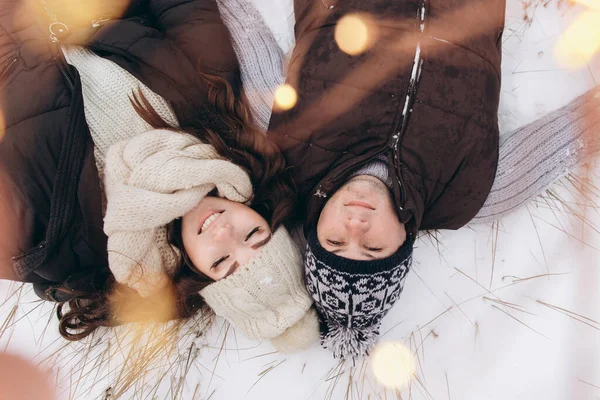 Retrato de um homem e uma mulher do prenúncio de cima. — Fotografia de Stock