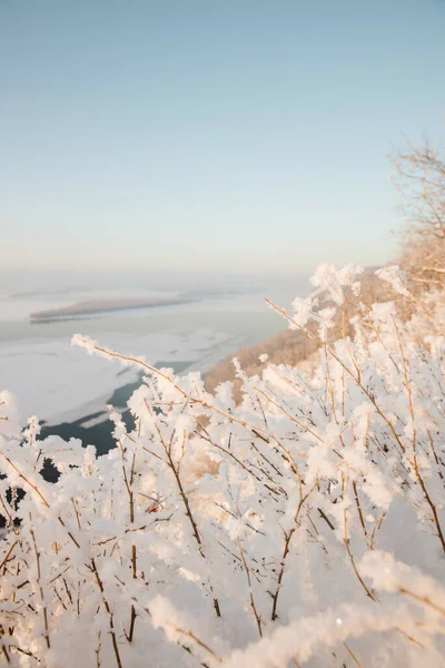 Het uitzicht vanaf de kale berg van de stad Samara in het winterseizoen. — Stockfoto