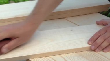 Erkek el zımparalama tahtalarının zımpara kağıdıyla yakın çekimi, 4K