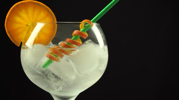 Sparkling gin orange ice cocktail, straw with peel, 4k vertical video, close up — Stock Video