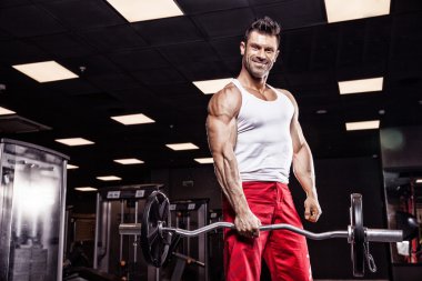 çok güç atletik adam vücut geliştirmeci