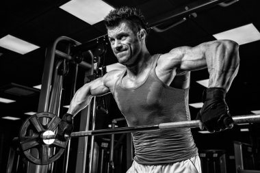 çok güç atletik adam vücut geliştirmeci