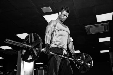 çok güç atletik adam vücut geliştirmeci