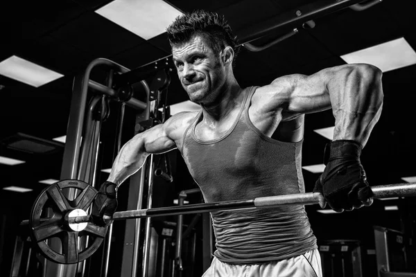 çok güç atletik adam vücut geliştirmeci