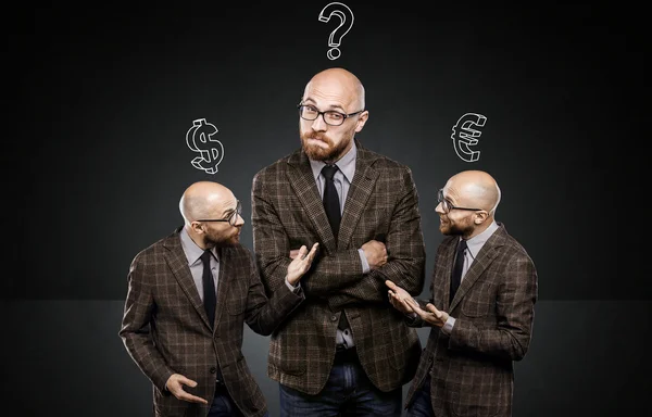 Three identical men argue among themselves about important issues — Stock Photo, Image