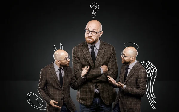 Three identical men argue among themselves about important issues — Stock Photo, Image