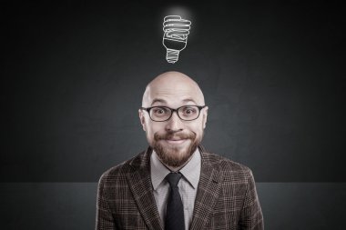 Adam sinsice gülümseyerek Studio