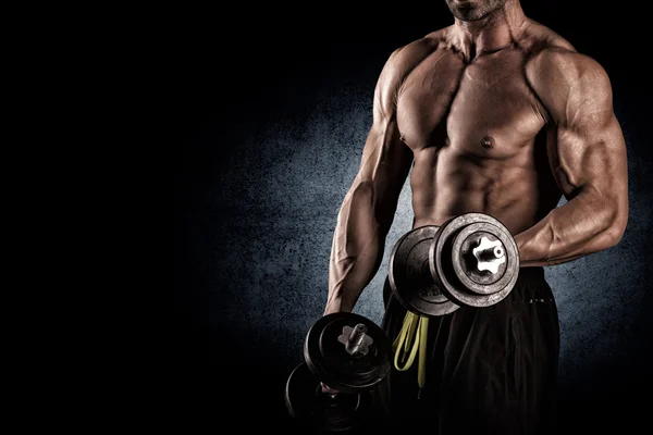 Closeup of a muscular young man lifting weights — Stock Photo, Image