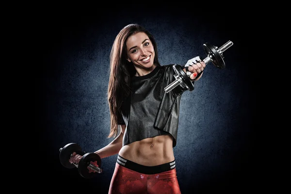 Portrait of pretty young girl exercising with weights — Stock Photo, Image