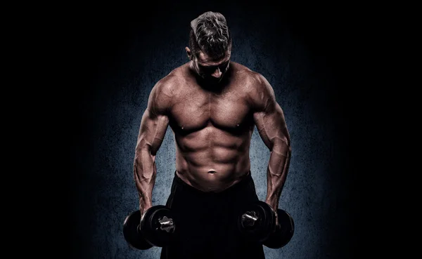 Cropped image of young muscular man doing heavy dumbbell exercis — Stock Photo, Image