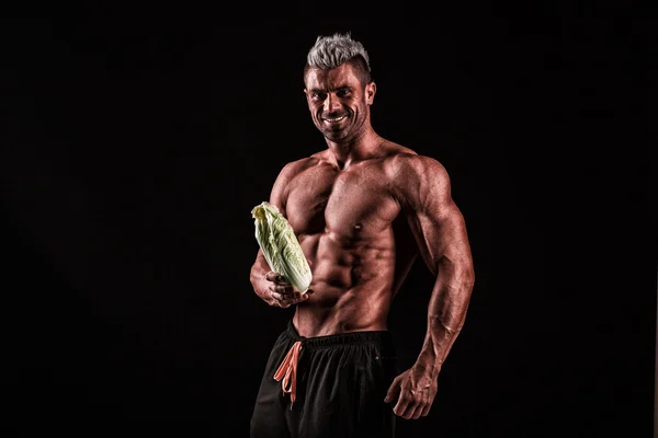 Un chico musculoso y vegetal fresco, en forma abdominal —  Fotos de Stock