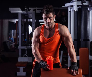 kas yakışıklı genç 