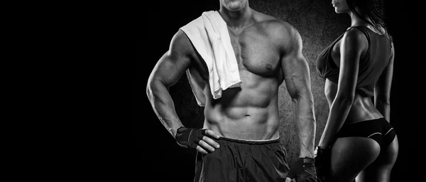 Coppia fitness su sfondo nero — Foto Stock