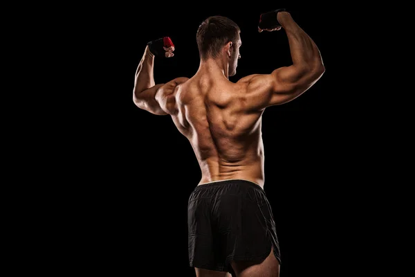 Widok z tyłu zdrowe mięśni młody człowiek z jego ramiona rozciągnięte — Zdjęcie stockowe