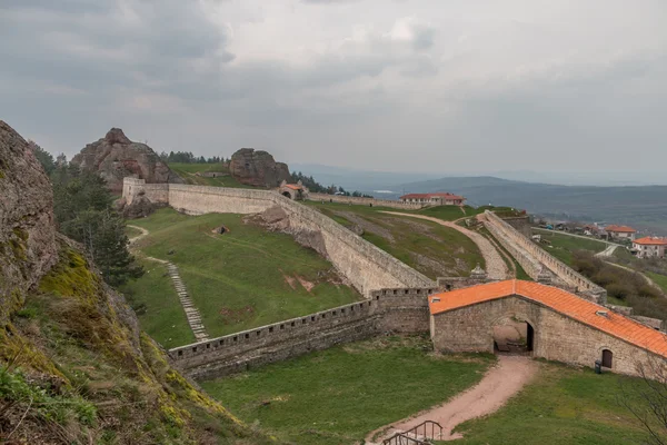 Belogradchikbergen och Fortress'entrance, Bulgarien — Stockfoto